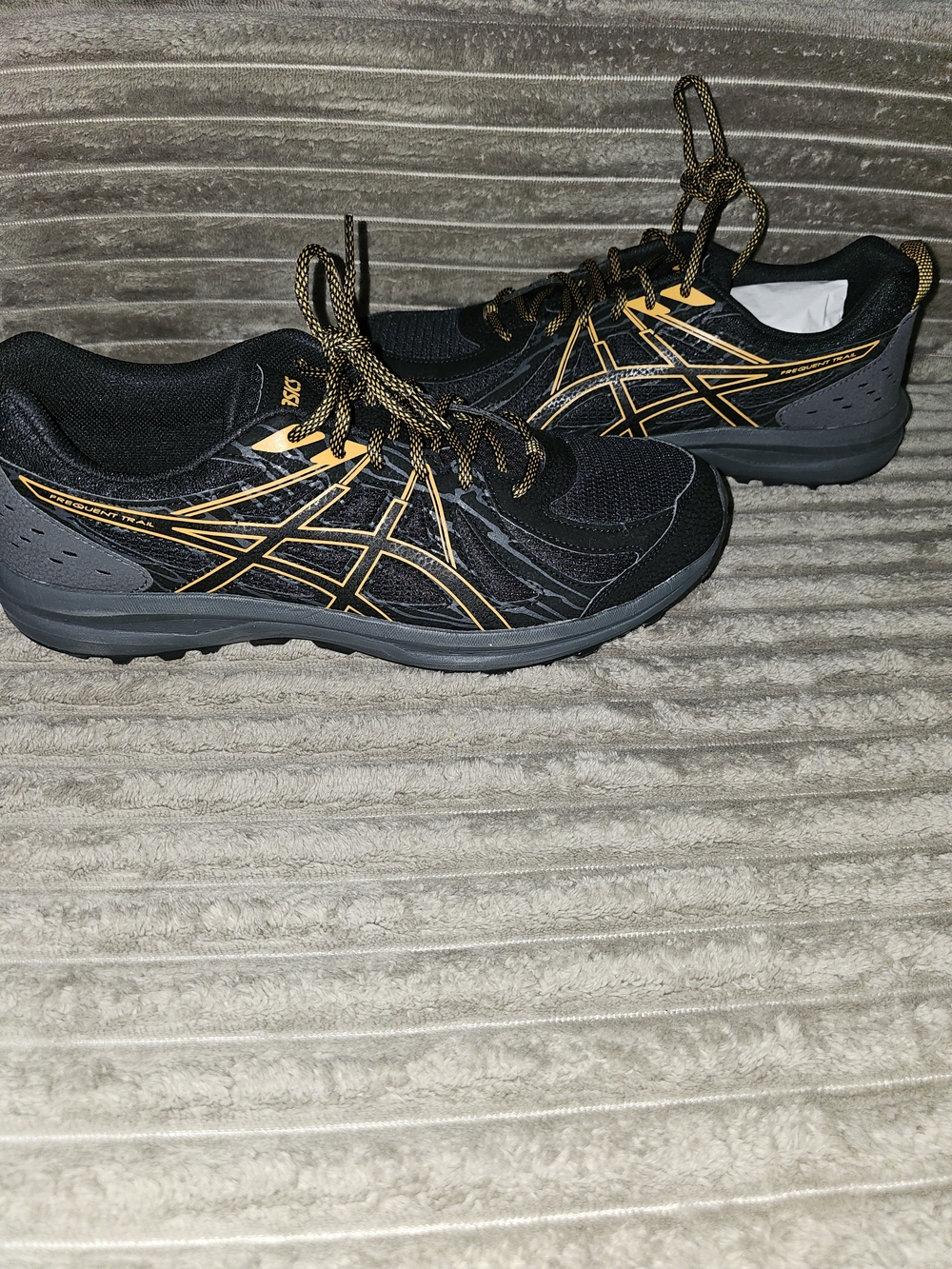 ASICS Black and Gold Men's Athletic Sneakers - 13 - S31